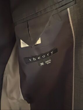 Gray Blazer by theory. size 38. PREloved. In very Good condition. Take advantage